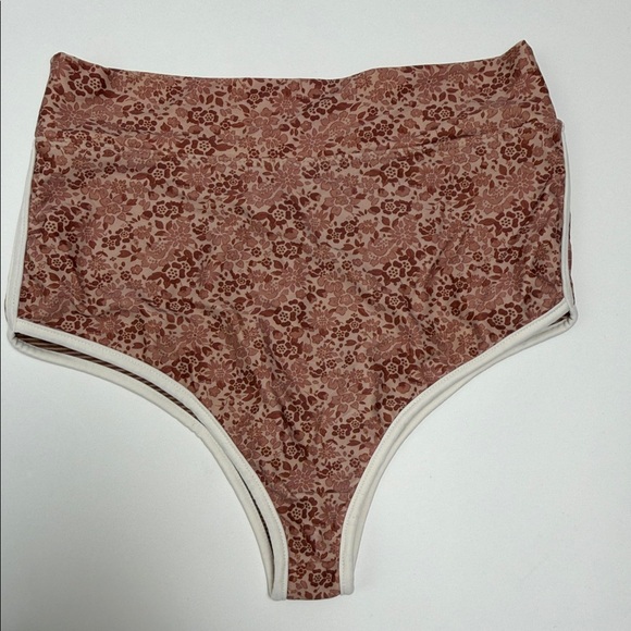 Acacia Swimwear Floral Bikini in print BLOOM - Picture 4 of 8